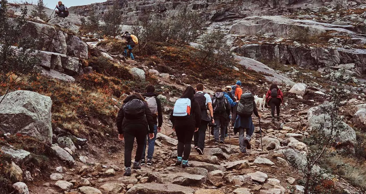 himalyan-hiking-retreat-group Himalayan yoga retreat trekking group