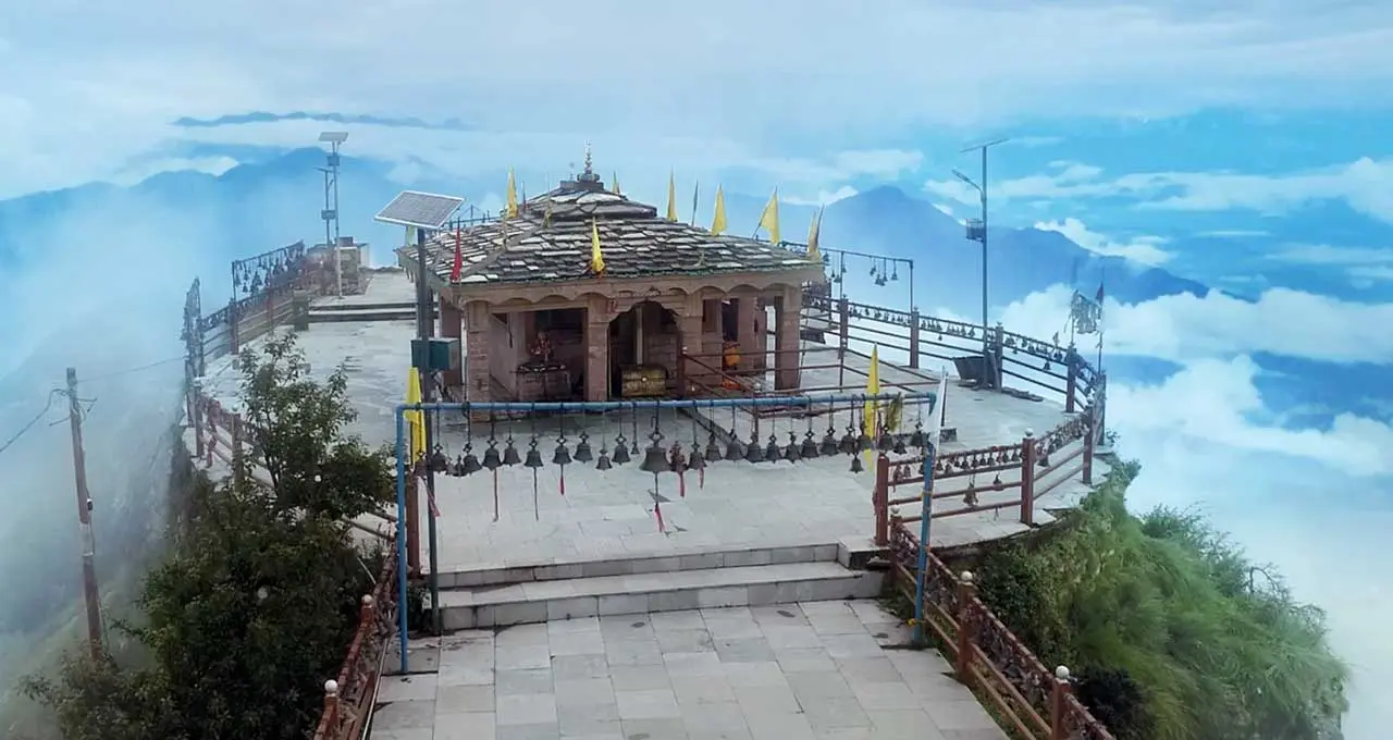 himalyan-hiking yoga in Himalayas meditation