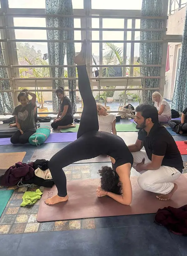 online-yoga-course-rishikesh best online 200 hour yoga TTC course in India